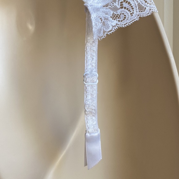 Bra/Bustier with removable straps and garters! EUC - Picture 7 of 9